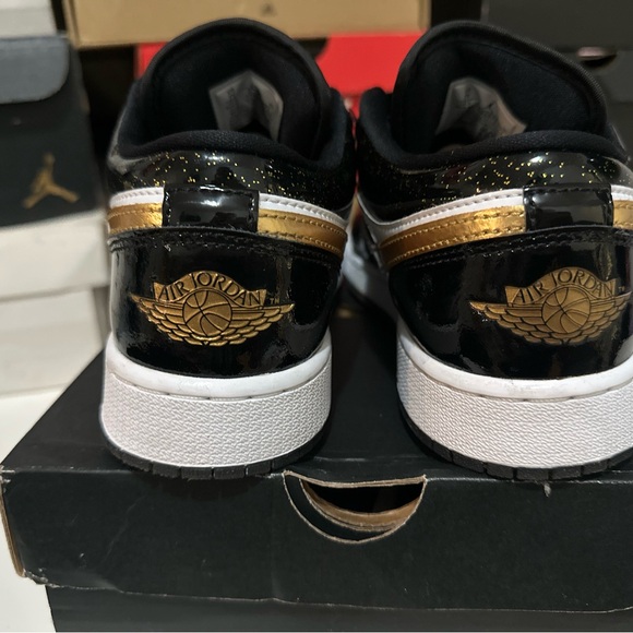 Jordan 1 Low SE
Gold Toe (GS) - Picture 4 of 6